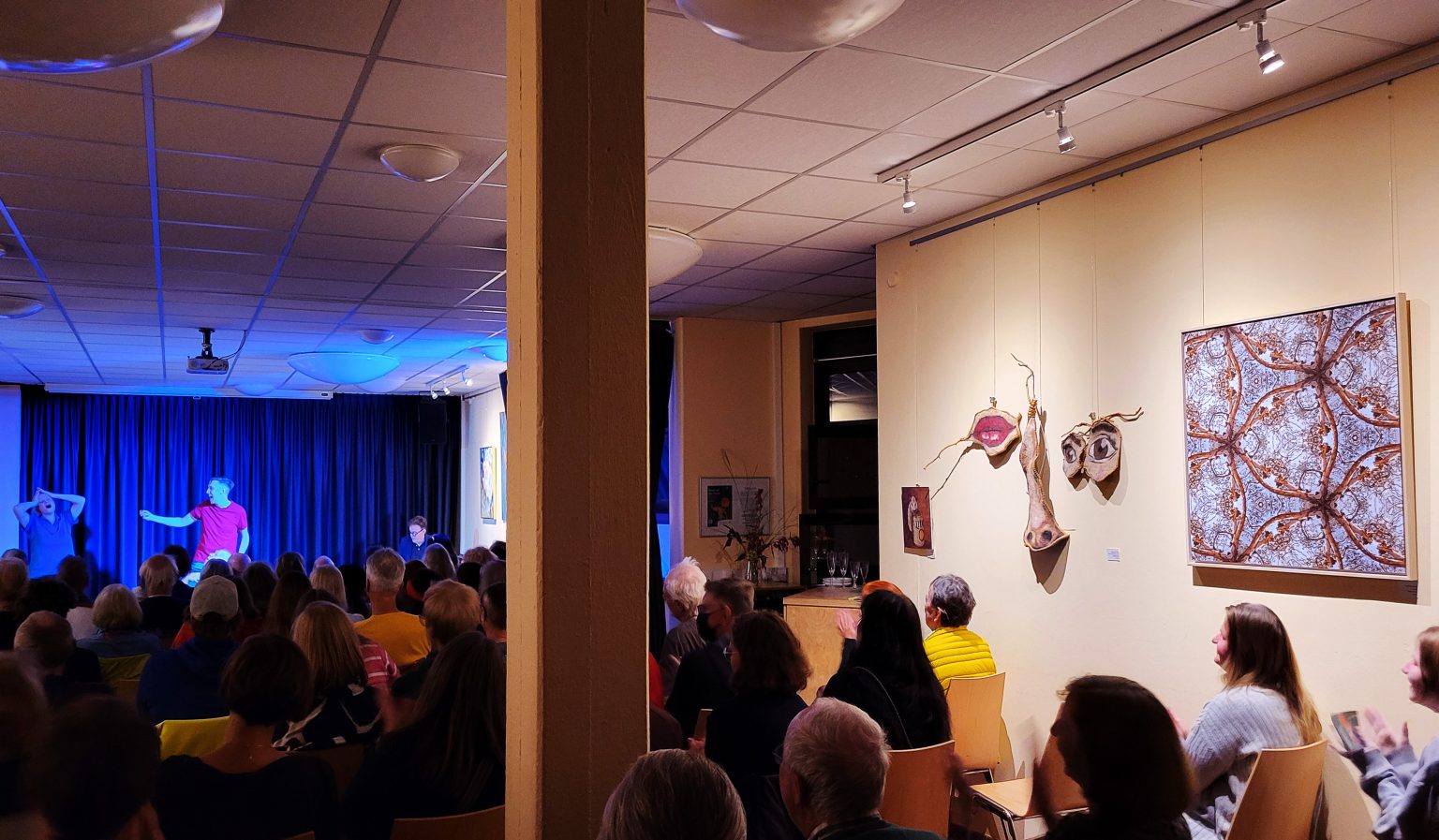 Vernissage im Kulturpunkt Bruck mit dem Improtheater "Rollenrausch"